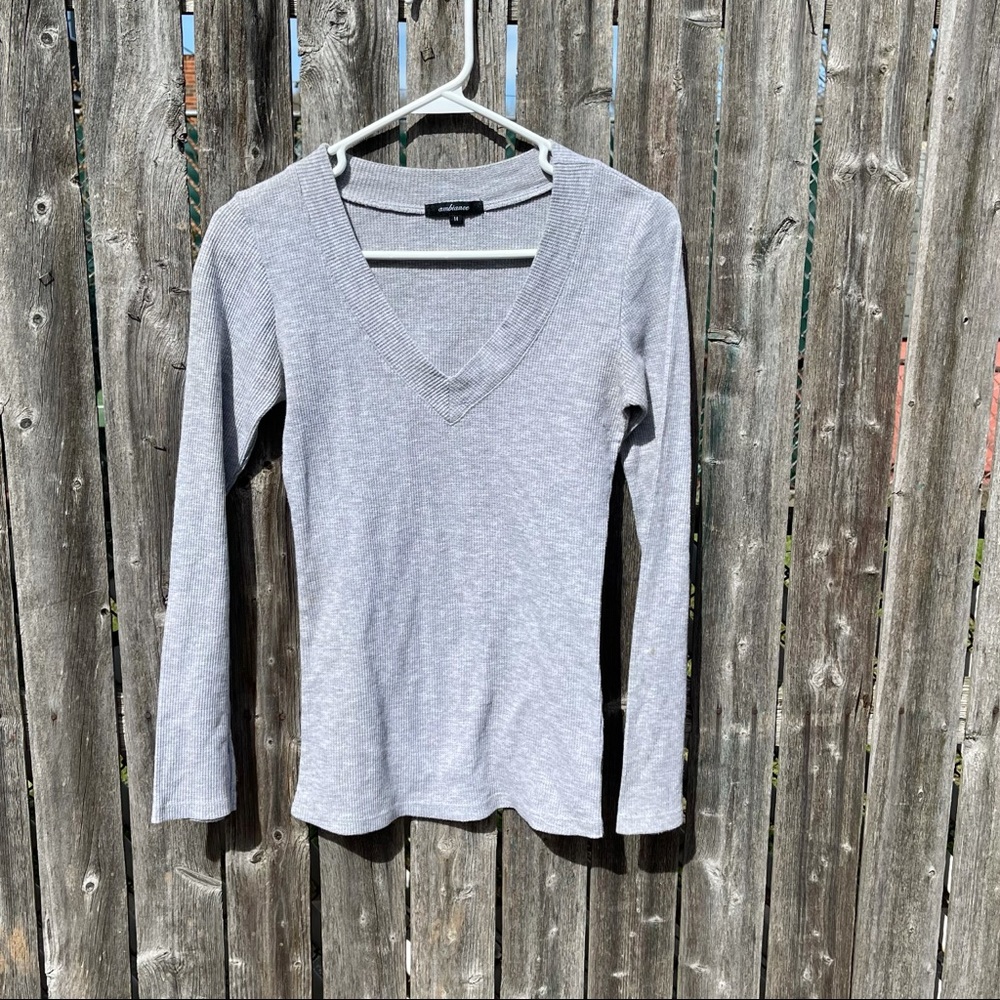 🎉4 FOR $20🎉 Ambiance Gray V-neck Sweater